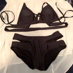 Black bikini, medium